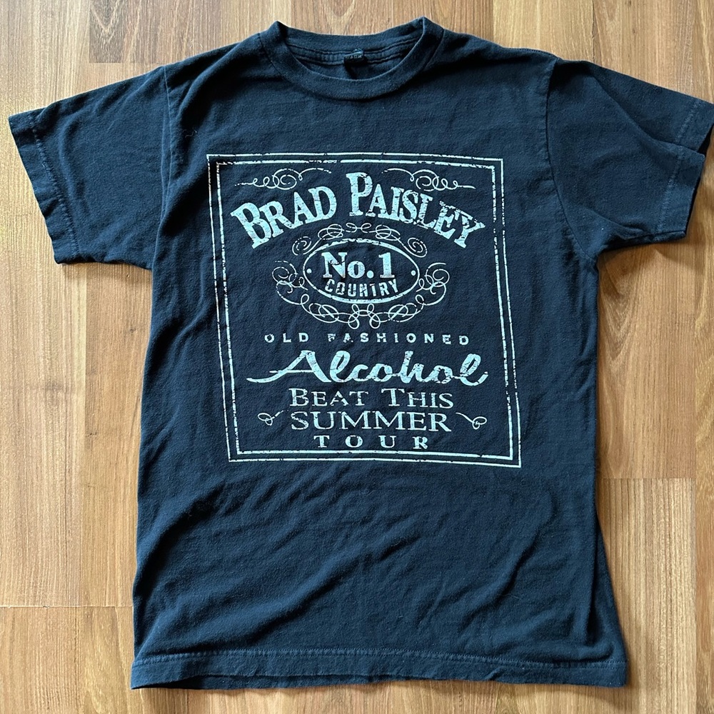 Brad Paisley Concert T-shirt Old Fashioned Alcohol Beat This Summer Tour Small